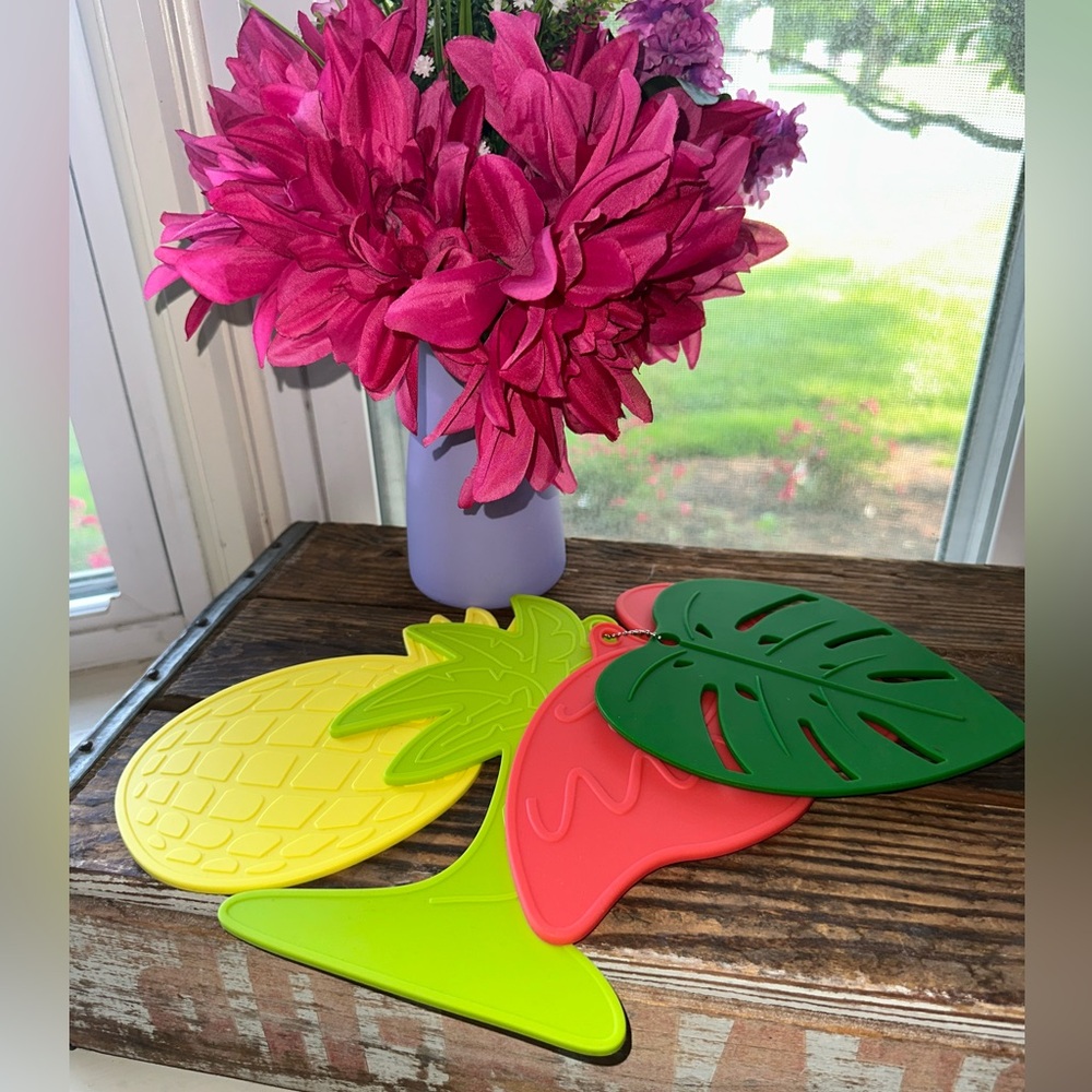 TROPICAL Silicone Trivets- Palm Tree/Pineapple/Palm Leaf/Flamingo- NWT